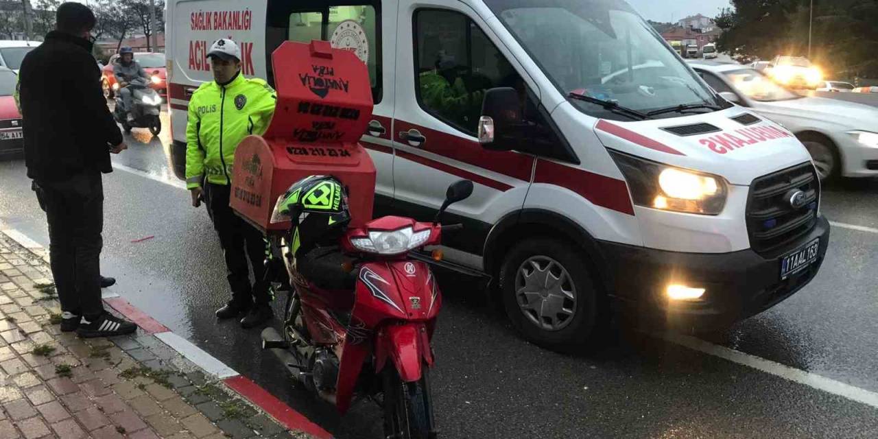 Bilecik’te Motosiklet Yayaya Çarparken, Kazada 2 Kişi Yaralandı