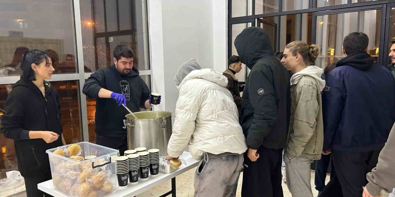 Öğrencilere Sınav Döneminde Çorba İkramı