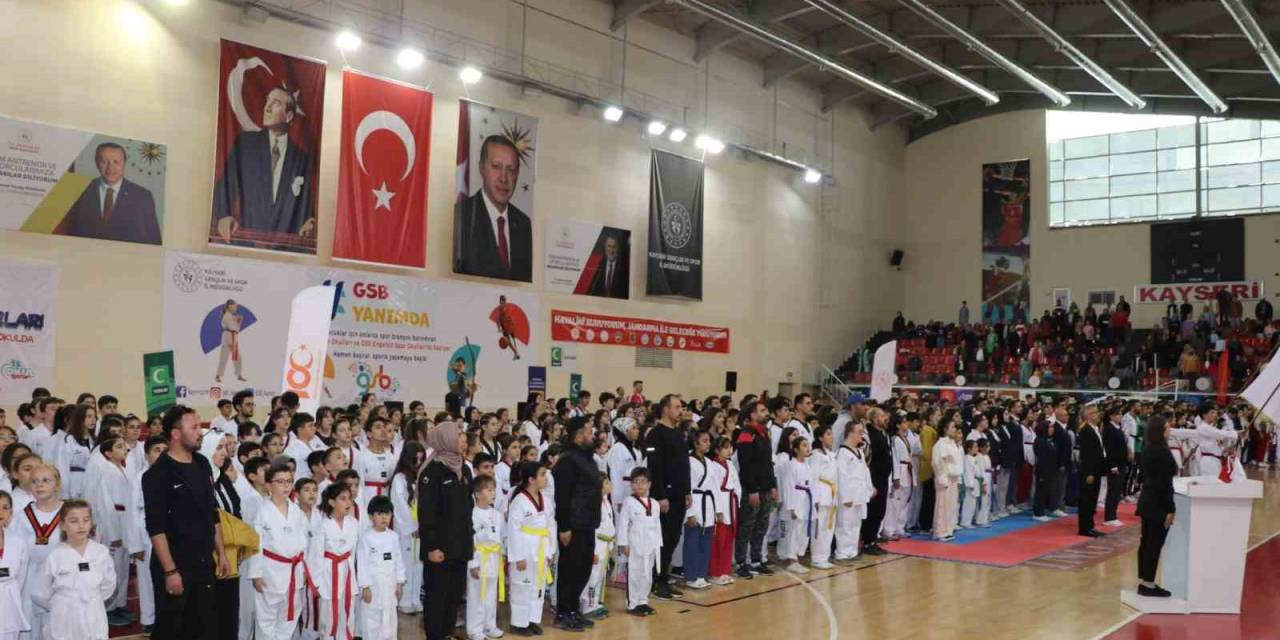Kayseri Taekwondo Sporcuları Kuşak Atladı