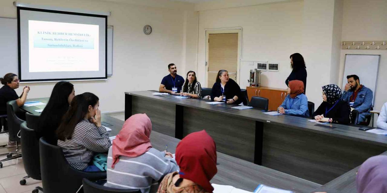 Neü’de Hemşirelere “Rehber Hemşire Eğitimi” Kursu Verildi