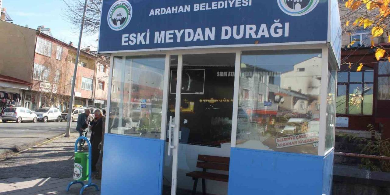 Dolmuş Durakları Tahrip Edildi