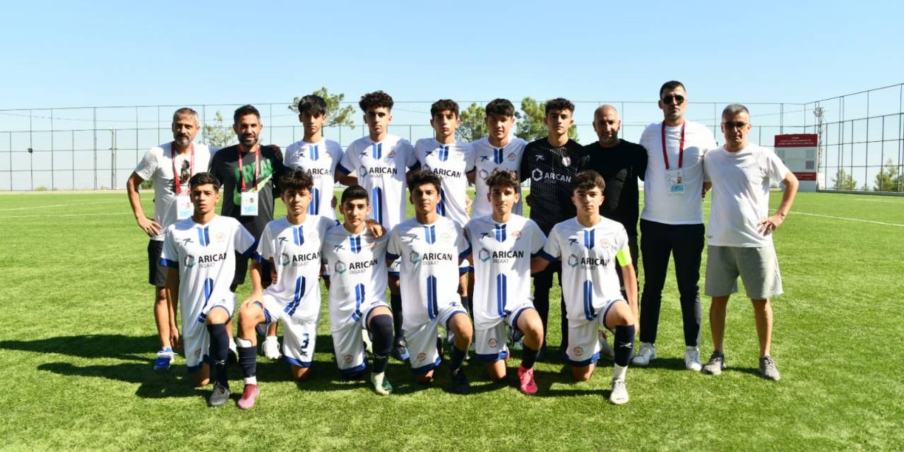 Yenişehir Belediyesi U16 Futbol Takımı Namağlup Lider