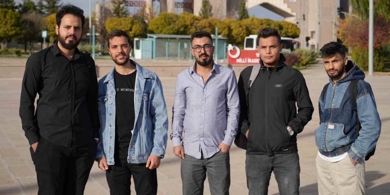 Türkiye’de Eğitim Gören Filistinli Öğrenciler Aileleri İçin Endişeli