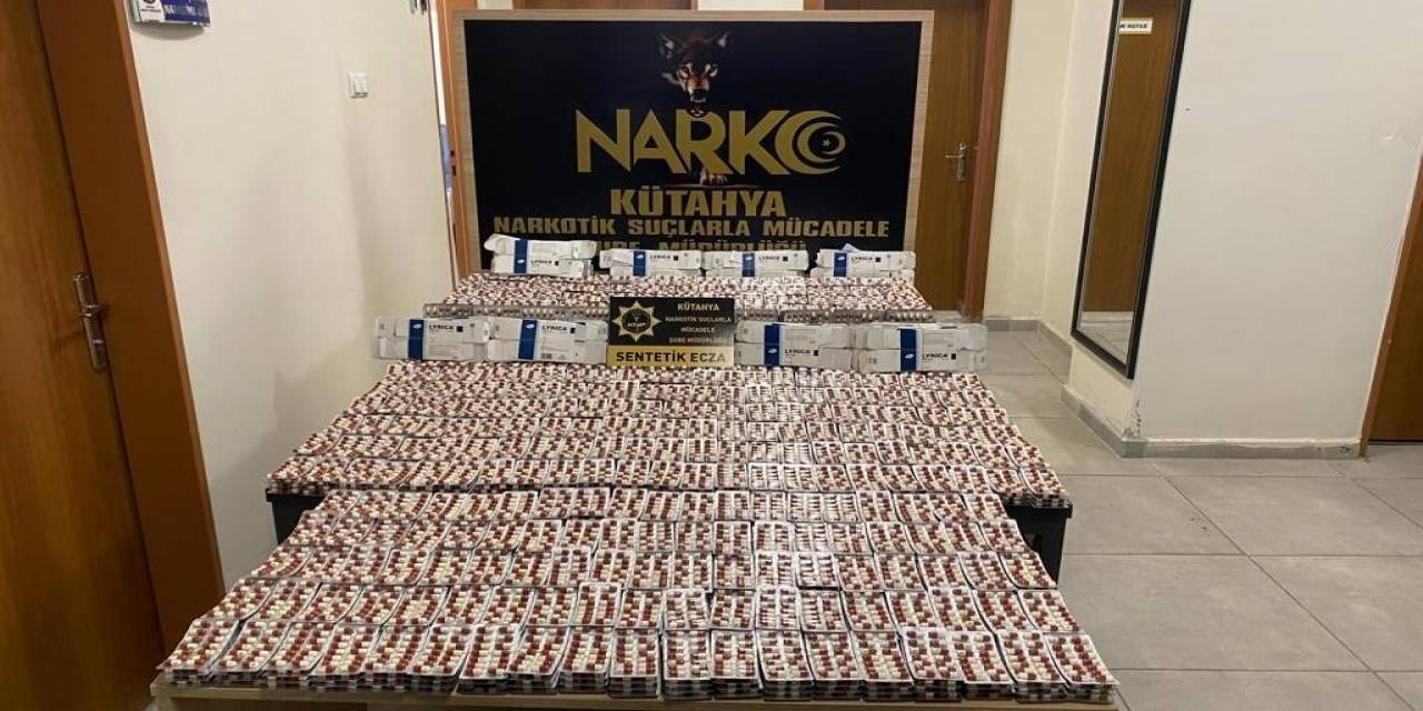 Kütahya’da Otobüs Yolcusunun Bavulunda 19 Bin 599 Adet Sentetik Ecza Maddesi Ele Geçirildi