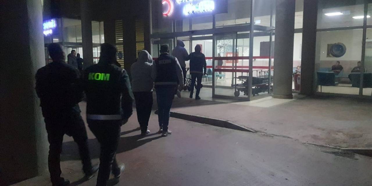 Polis Operasyonunda 18 Düzensiz Göçmen Ve 3 Organizatör Yakalandı