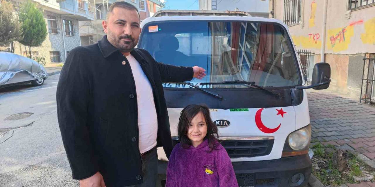 Sultangazi’de "Bu Kadarına Da Pes" Dedirten Anlar Kamerada: Park Halindeki Kamyonetin Camını Çaldı
