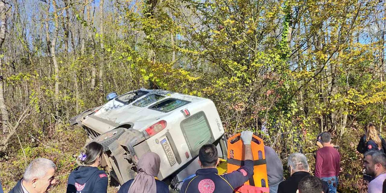 Yolcu Minibüsü Yoldan Çıktı: 1 Ölü, 11 Yaralı