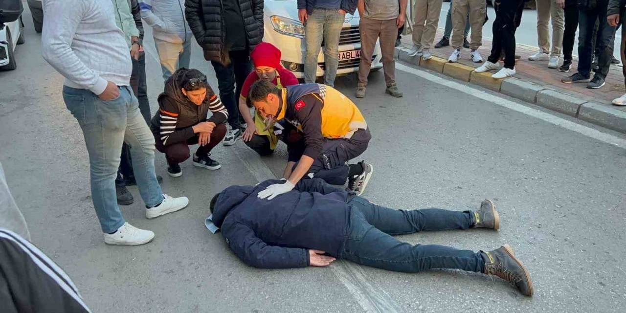 Motosikletle Yayaya Çarptı: 2 Yaralı