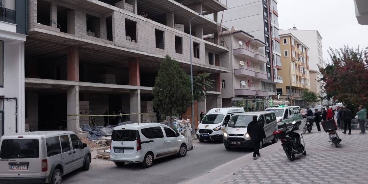 İnşaatın Asansör Boşluğunda Erkek Cesedi Bulundu