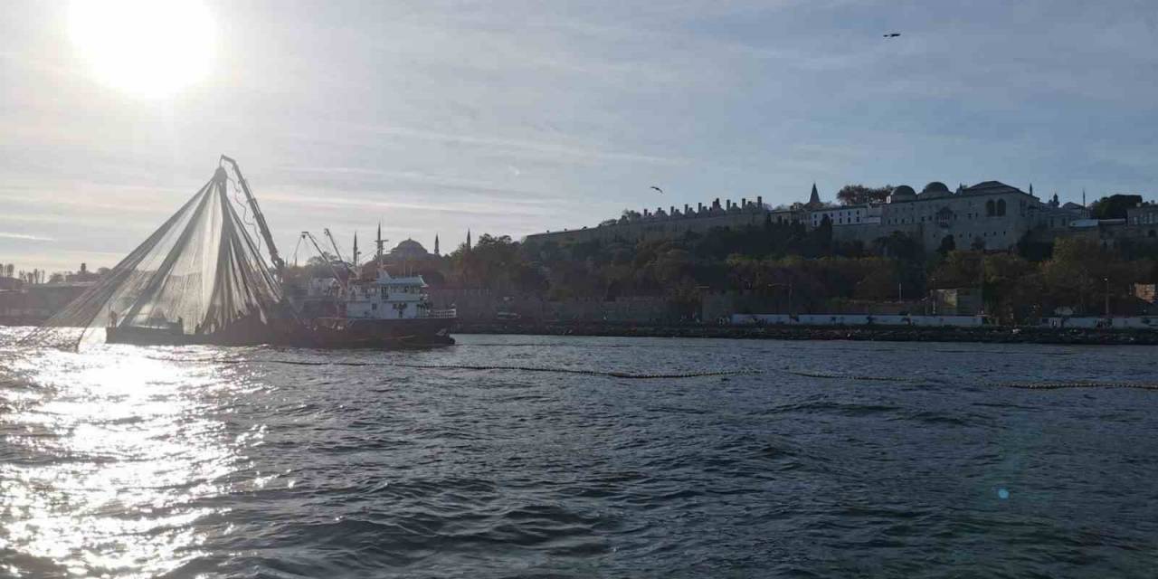 Sarayburnu’nda Gırgır Ağı İle Avcılık Yapan 3 Kişiye 85 Bin 767 Tl Para Cezası