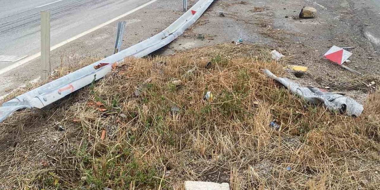 Afyonkarahisar’da Otomobil Refüje Çarparak Devrildi: 2 Ölü, 1 Yaralı