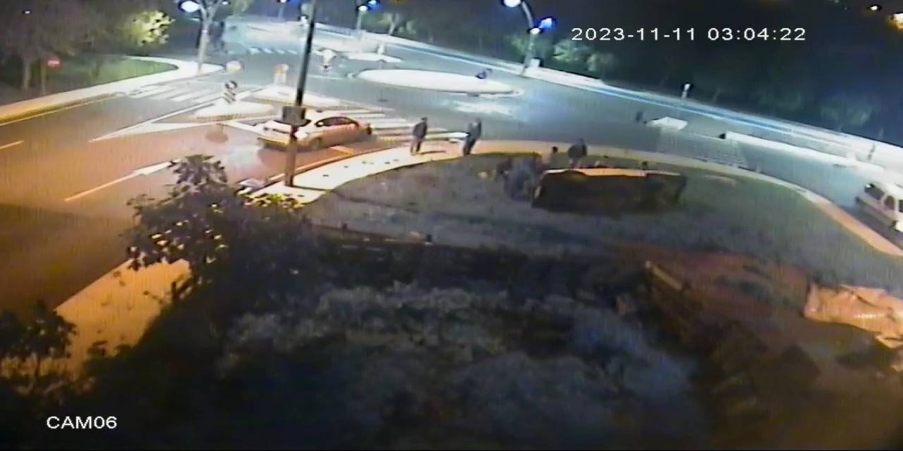 Sürücüsünün Direksiyon Hakimiyetini Kaybettiği Otomobil Yoldan Çıkarak Takla Attı