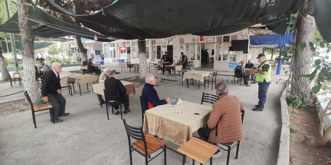 Jandarma Ekipleri Traktör Sürücülerini Bilgilendirdi