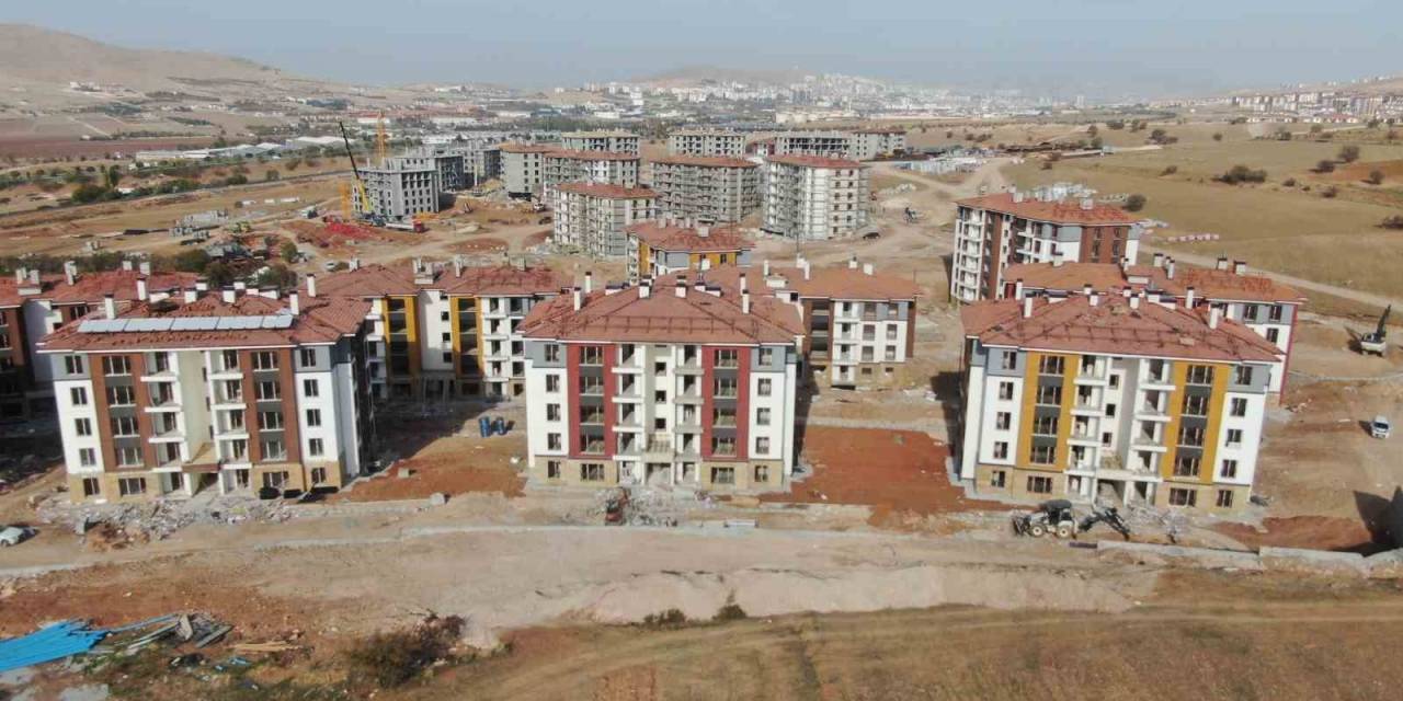 Temelini Cumhurbaşkanı Erdoğan’ın Attığı Deprem Konutlarının Yüzde 75’i Tamamlandı