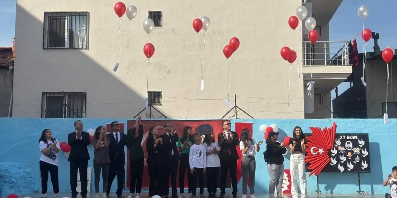 İzmir’den Manisa’ya Uzanan Cumhuriyet Mektubunun Hikayesi Duygulandırdı