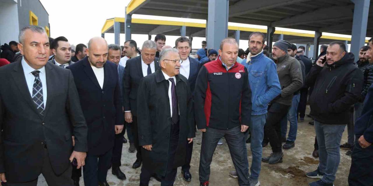 Başkan Büyükkılıç, Canlı Hayvan Pazarı’nda Sıkı Pazarlığa Katıldı