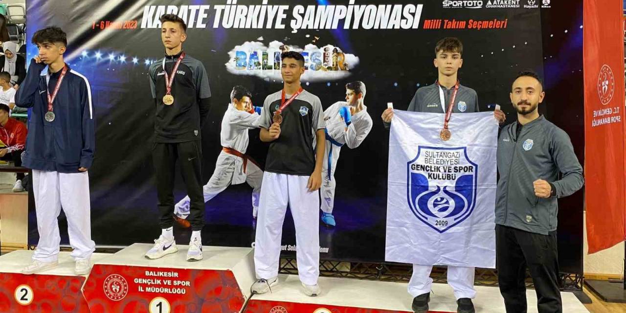 Sultangazi’de Sporcular Karate Şampiyonasında 3 Madalya Kazandı