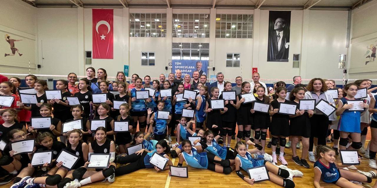 Voleybol Şenliği’nde 800 Çocuk Buluştu