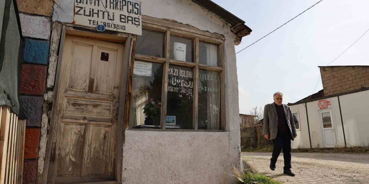 Daktilo Aşığı, İlerleyen Teknolojiye Rağmen Ondan Vazgeçemiyor