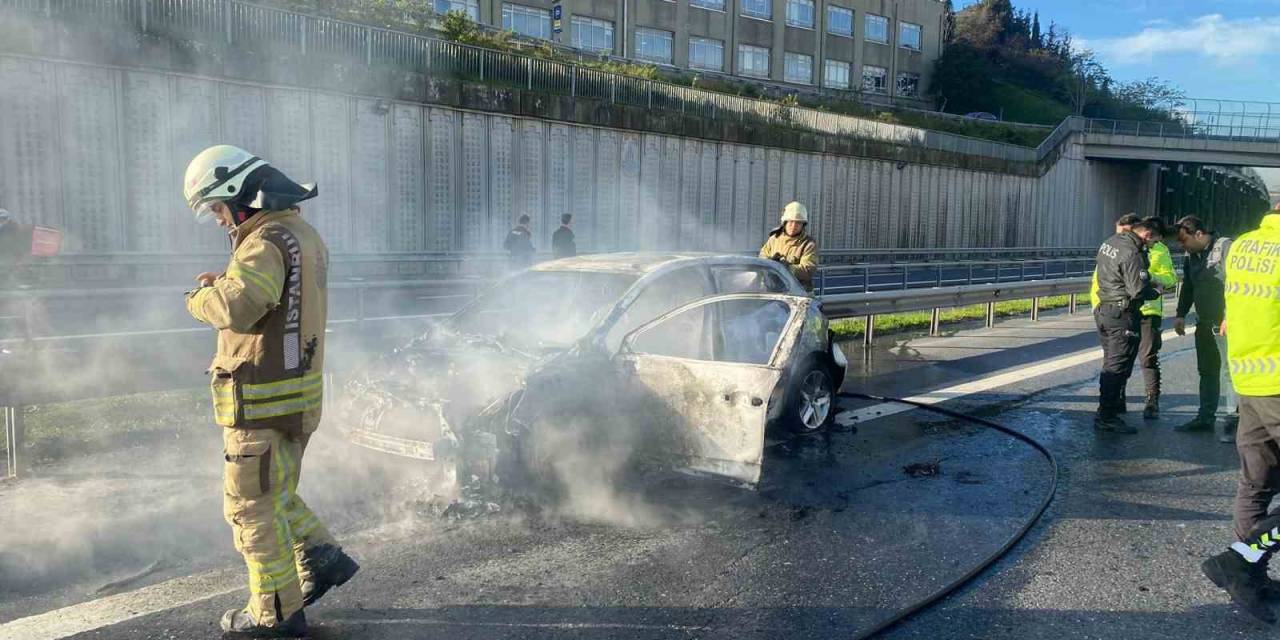Seyrantepe’de Seyir Halindeki Otomobil Alevlere Teslim Oldu