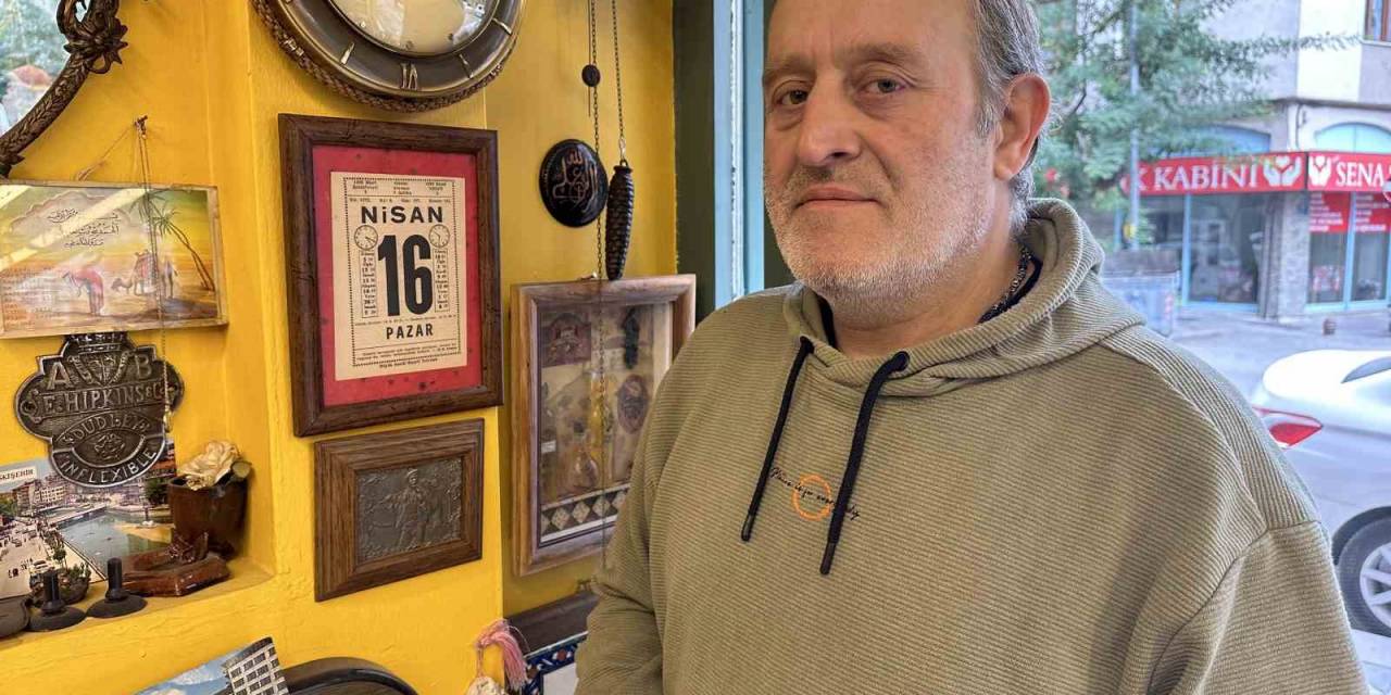 Doğum Gününe Ait Takvim Yaprağını Antika Dükkânına Astı