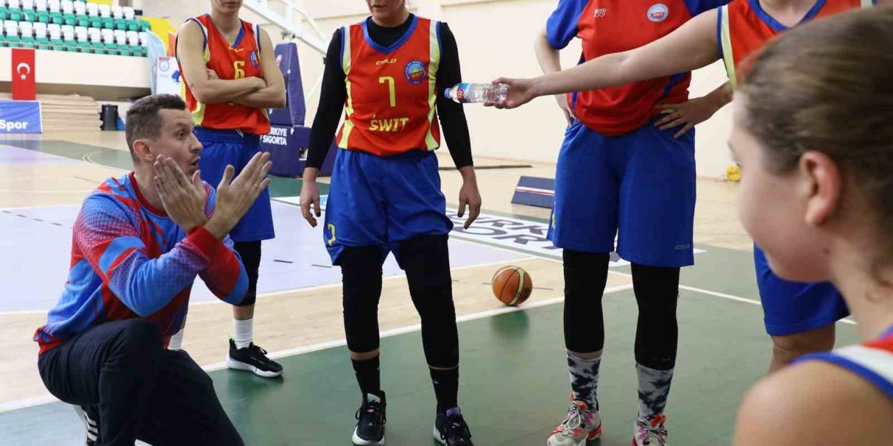 Potada Sessiz Şampiyona Başladı