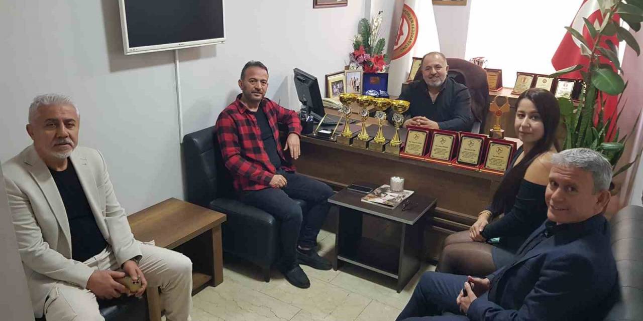 Başkan Işık’tan Türkiye Üçüncüsü Şov Takımına Plaket