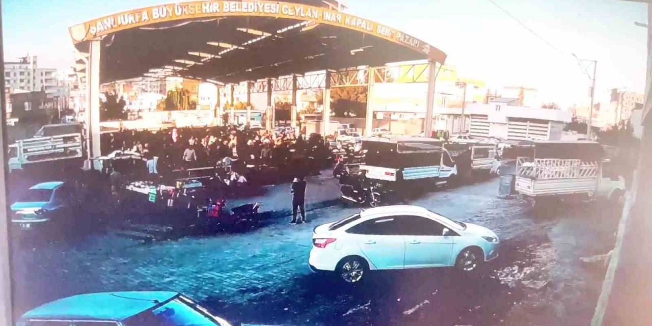 Motosikletin Halk Pazarından Çalınma Anı Kameraya Yansıdı
