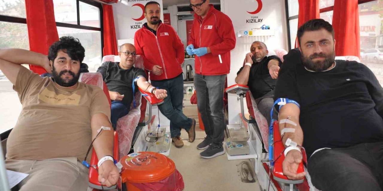 Gazetecilerden Kızılay’a Kan Bağışı
