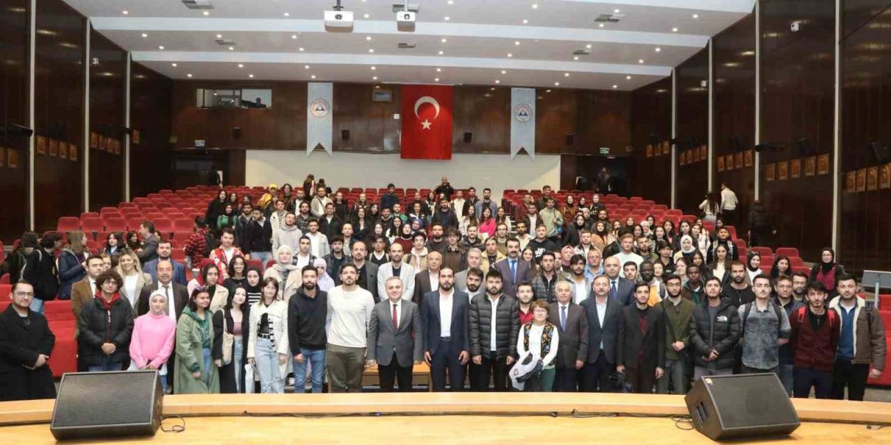 Rektör Prof. Dr. Altun, Öğrenciler İle Bir Araya Geldi