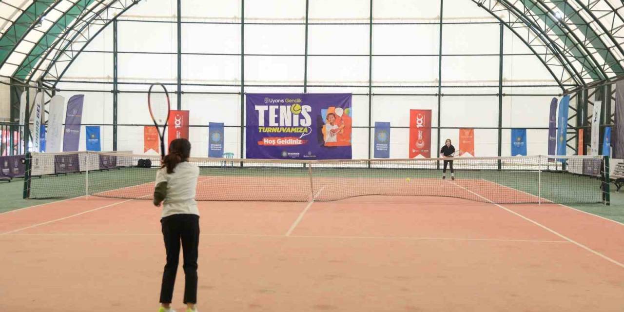 Uyanış Gençlik 2. Tenis Turnuvası Devam Ediyor