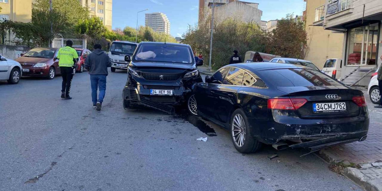 Direksiyon Başında Baygınlık Geçirip 5 Araca Çarptı. 1 Yaralı