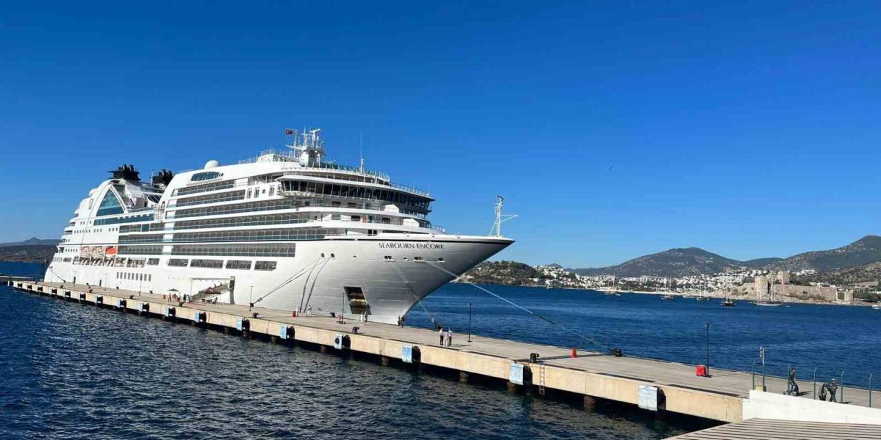 Bodrum’a Sezonun Son Gemisi Geldi