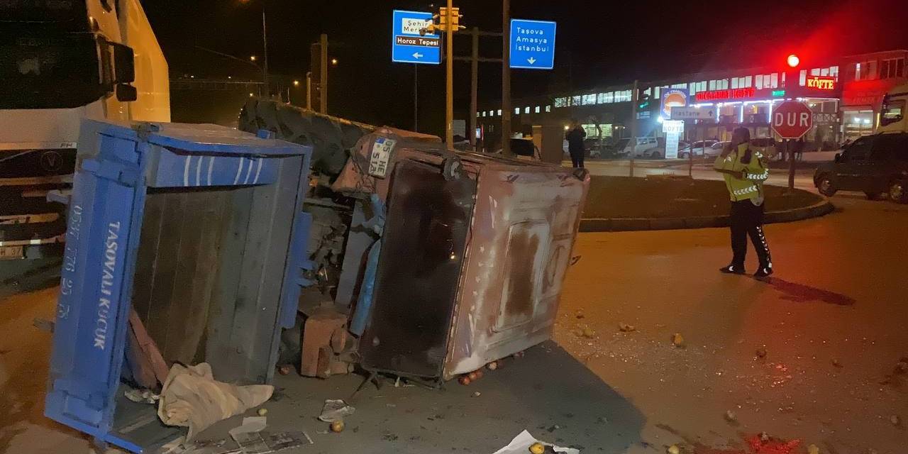 Tokat’ta Tır İle Traktör Çarpıştı: 2 Yaralı