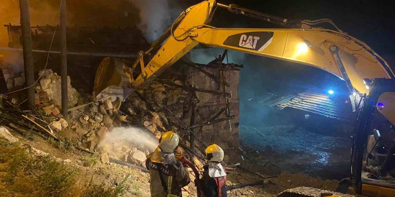 Akyurt’ta Ahır Yangını