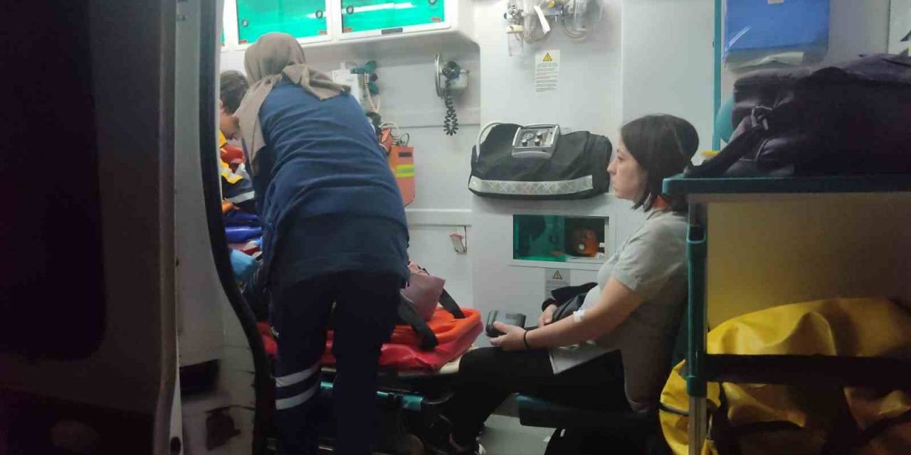 Zincirleme Trafik Kazasında 3 Araç Birbirine Girdi: 3 Yaralı
