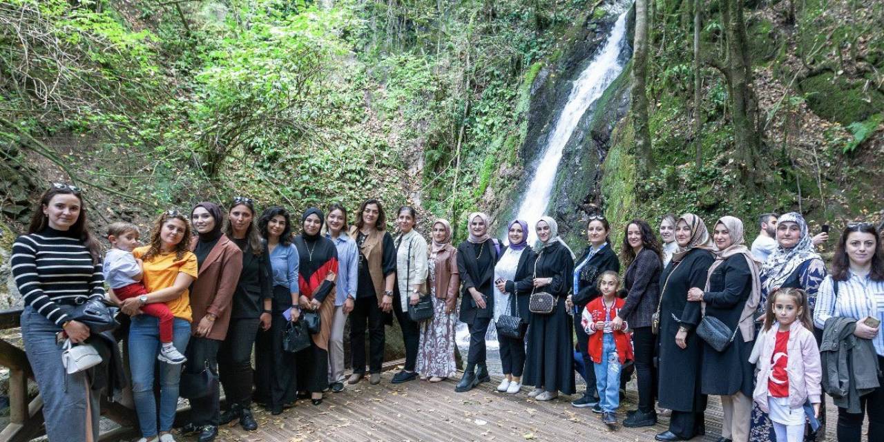 Önce Tanıştılar Sonra Şelaleyi Gezdiler