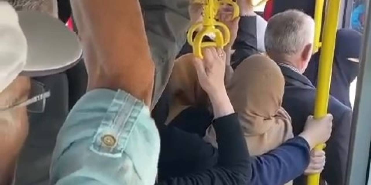 Otobüs Tıklım Tıklım Doldu, Yolcuya Kızan Şoför Hareket Etmedi