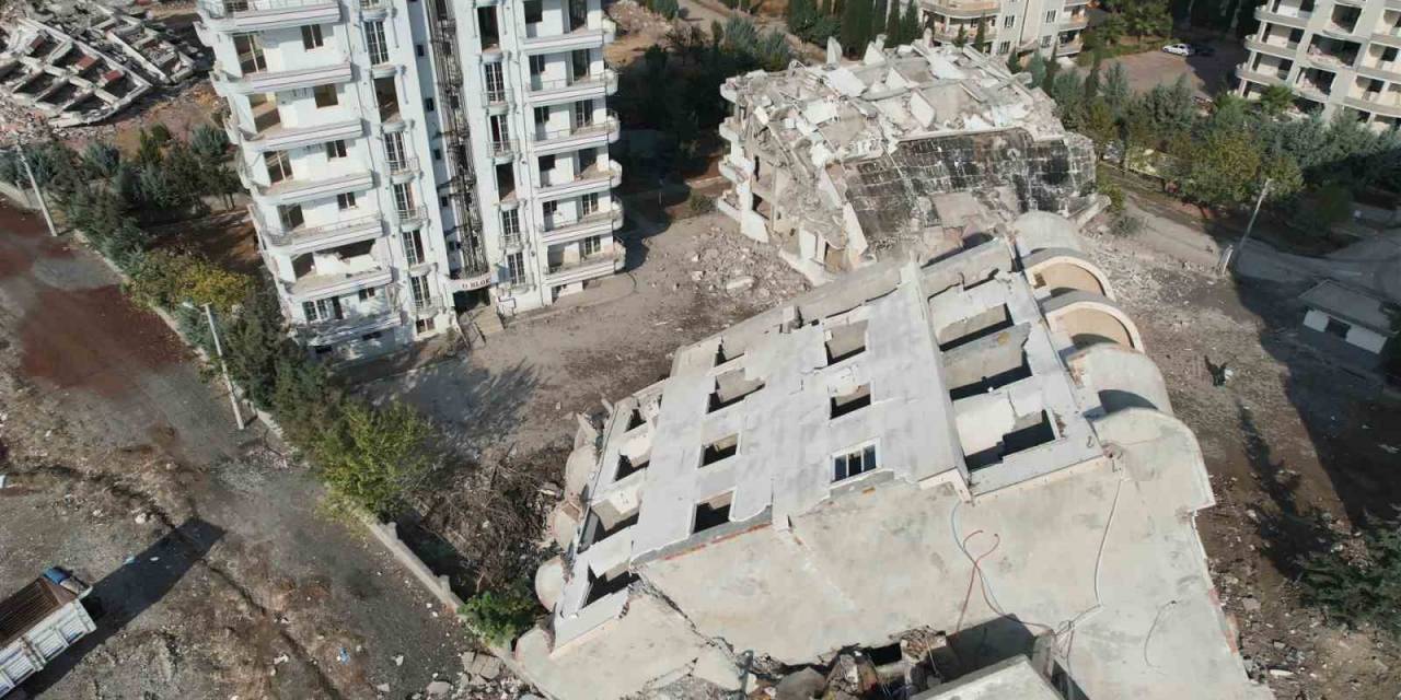 Adıyaman’da Binalar Tek Tek Yıkılıyor