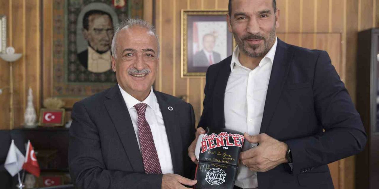 Şampiyon Boksörden Rektör Çomaklı’ya Teşekkür Ziyareti