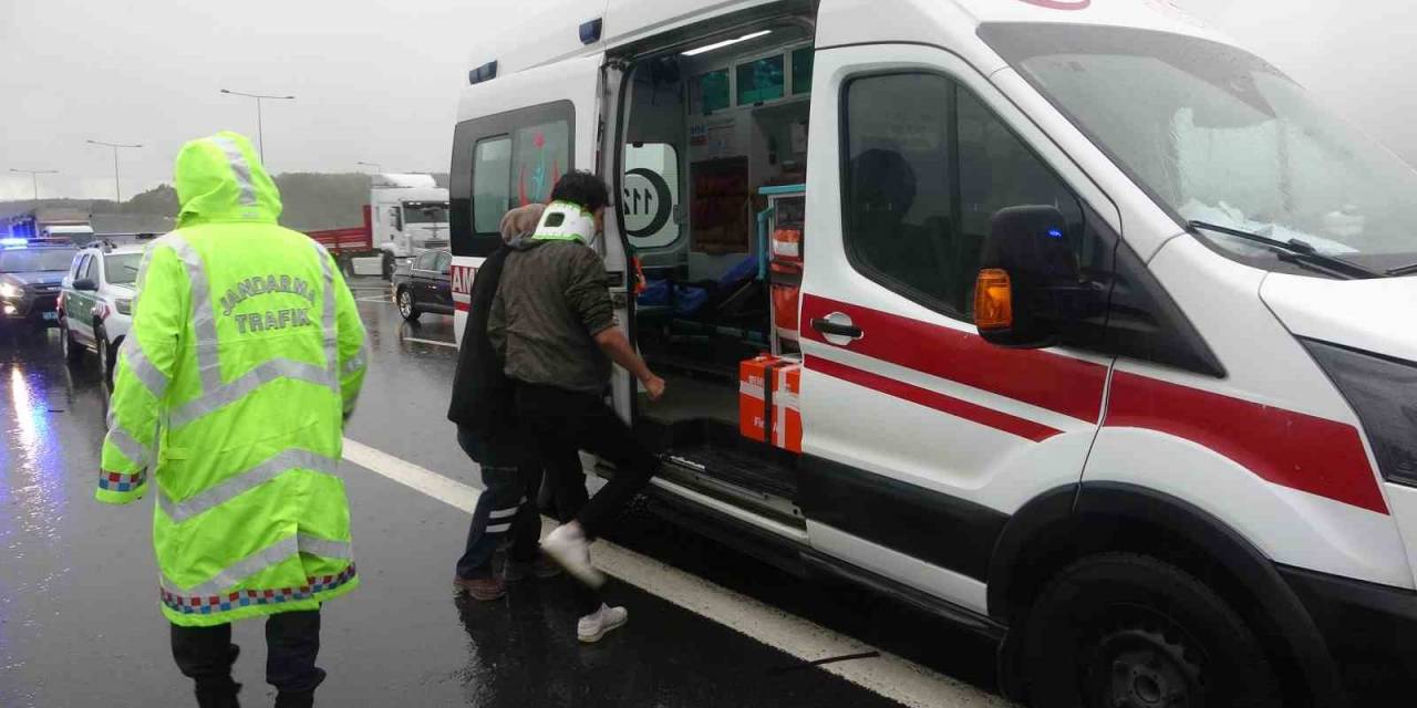 Kuzey Marmara Otoyolu’nda İşçi Servisi İle Ticari Taksi Çarpıştı: 13 Yaralı