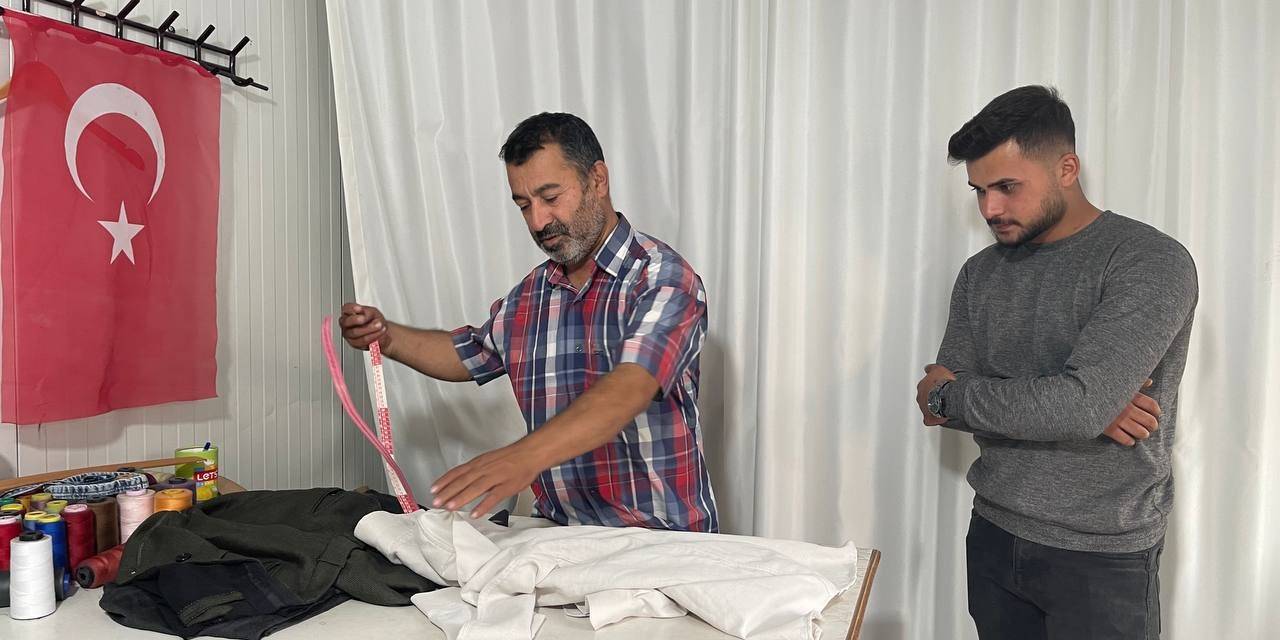 40 Yıldır Terzilik Yapan Depremzede Esnaf Konteyner İşyerinde Hizmet Vermeye Devam Ediyor