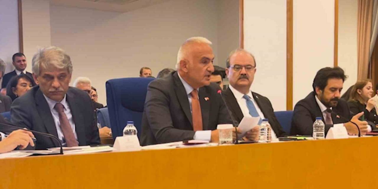 Bakan Ersoy: "Tamer Karadağlı Çok Başarılı Bir Tiyatrocu"