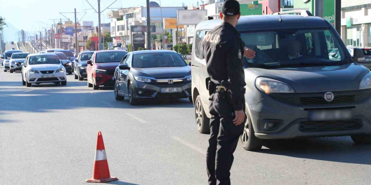 Antalya’da Şok Yol Uygulamalarında Bin 263 Şahıs Sorgulandı