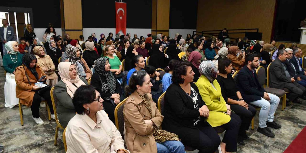 Esenyurt’ta Üreten Kadınlar Defilesi’nin Bu Yıl İkincisi Düzenlendi