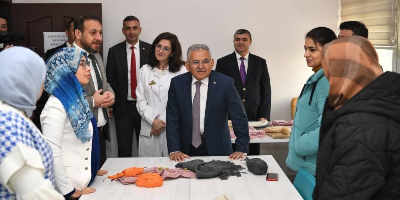 Büyükşehir’in ‘Çocuklarımıza İyilik Örün’ Projesi, Yürekleri Isıtmaya Devam Ediyor