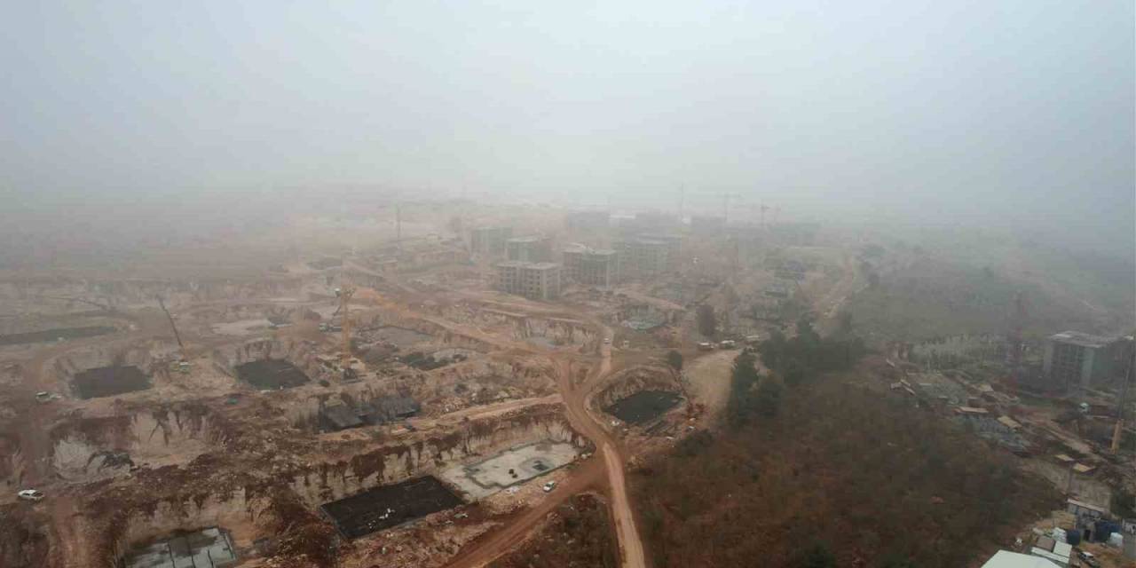 Yükselen Kalıcı Konutlar Yoğun Siste Kayboldu