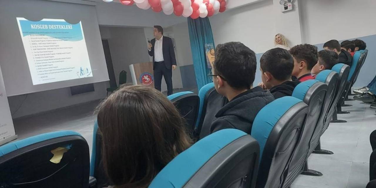 Lise Öğrencilerine Yönelik Kariyer Eğitimi Programı Başladı