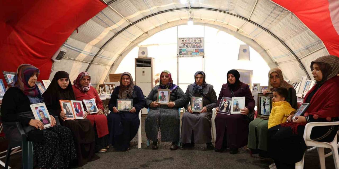 Evlat Nöbetindeki Anne: “İsrail’in Gazze’ye Yaptığı Zulmü 40 Yıldır Hdp Ve Pkk Bize Yapıyor”