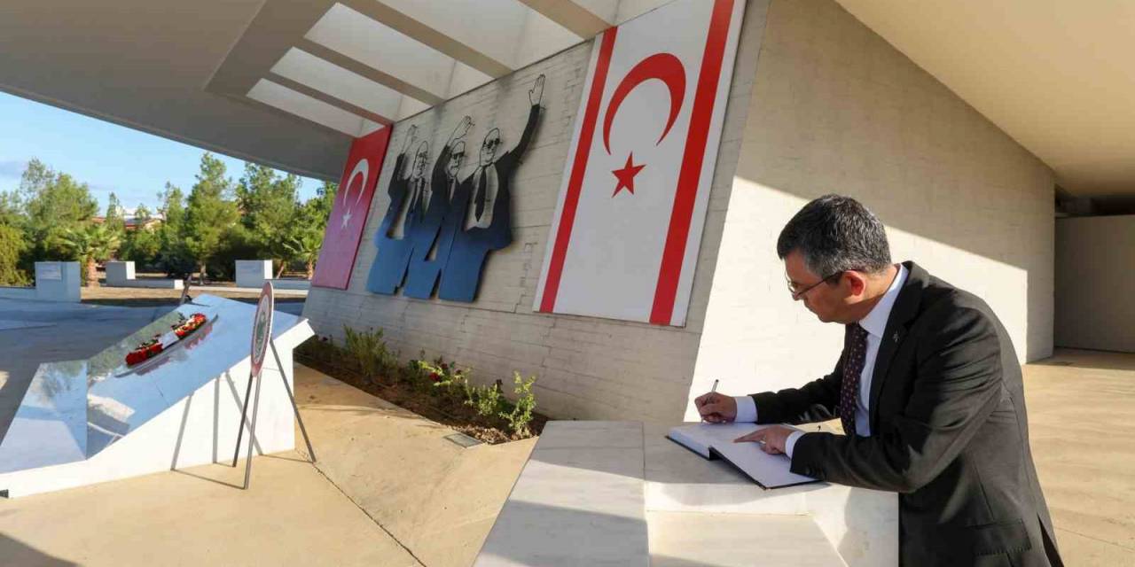 Chp Genel Başkanı Özel, Kktc’de Küçük Ve Denktaş’ın Kabirlerini Ziyaret Etti